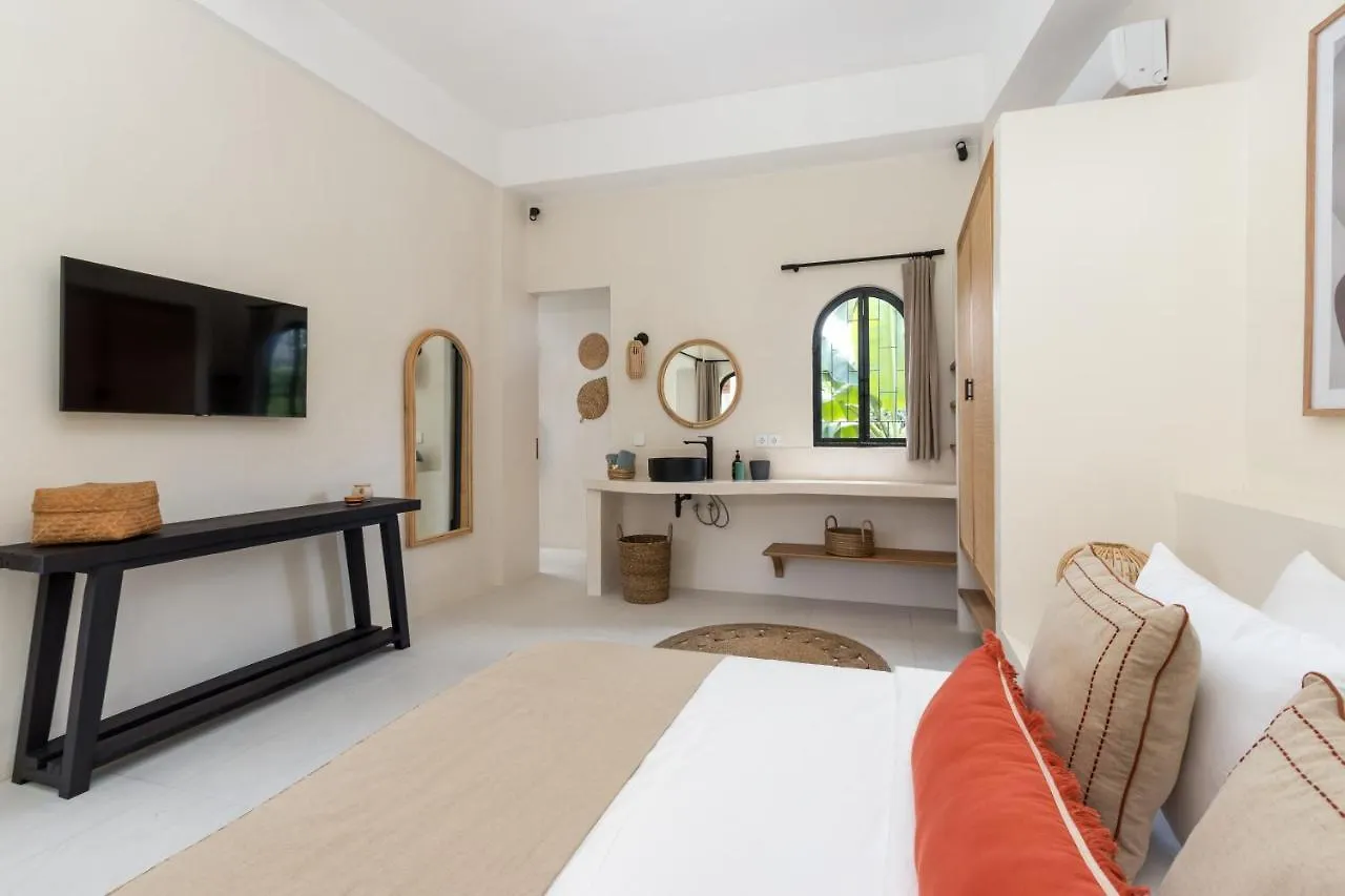 Casa Adem - Modern & Trendy 3Br Villa In Seminyak, 10 Minutes To The Beach With Private Pool 0*, Семиньяк Индонезия
