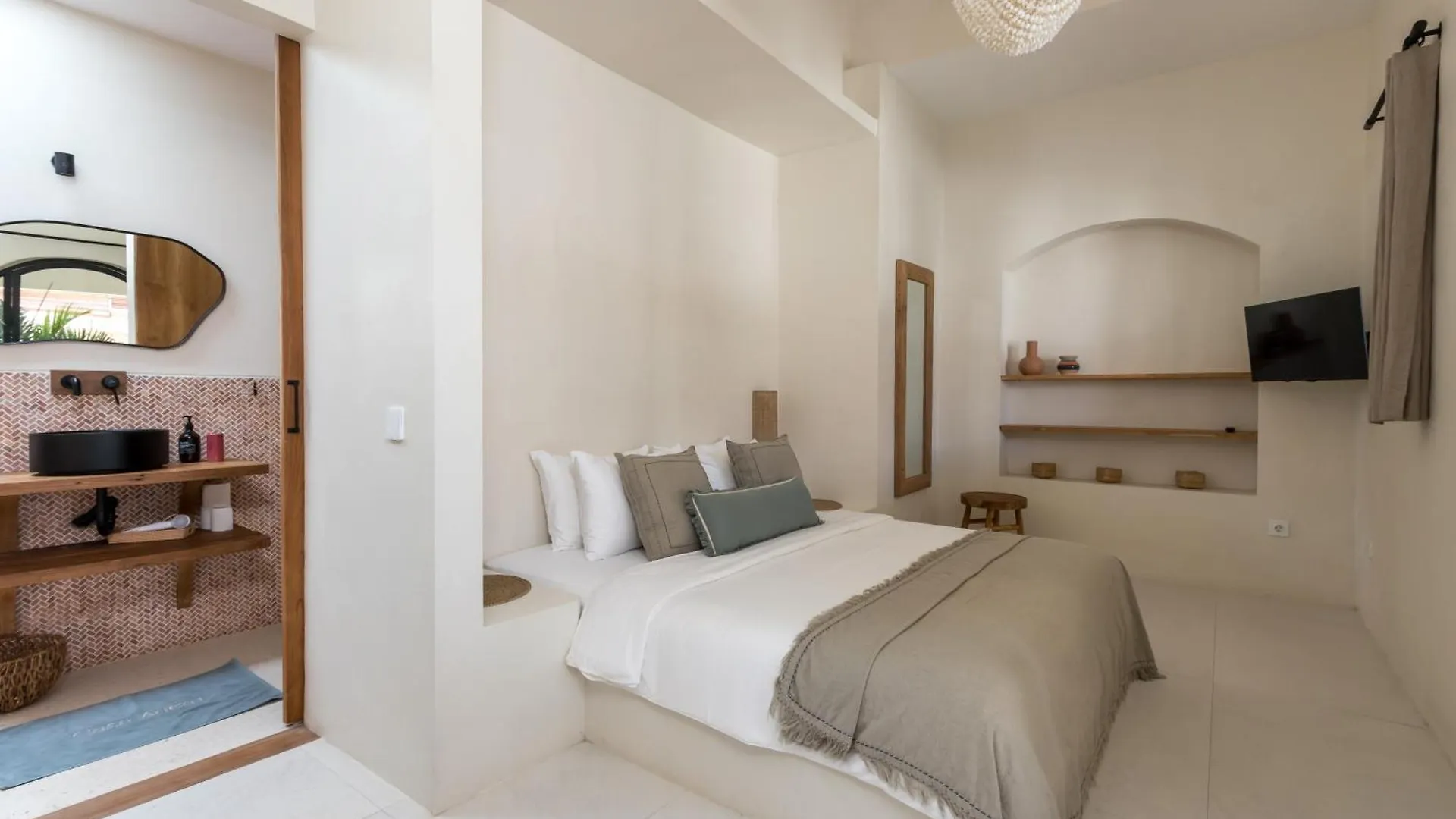 Casa Adem - Modern & Trendy 3Br Villa In Seminyak, 10 Minutes To The Beach With Private Pool Indonesia